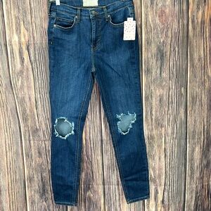 ⭐️Free People distressed skinny jeans NWT size 28R